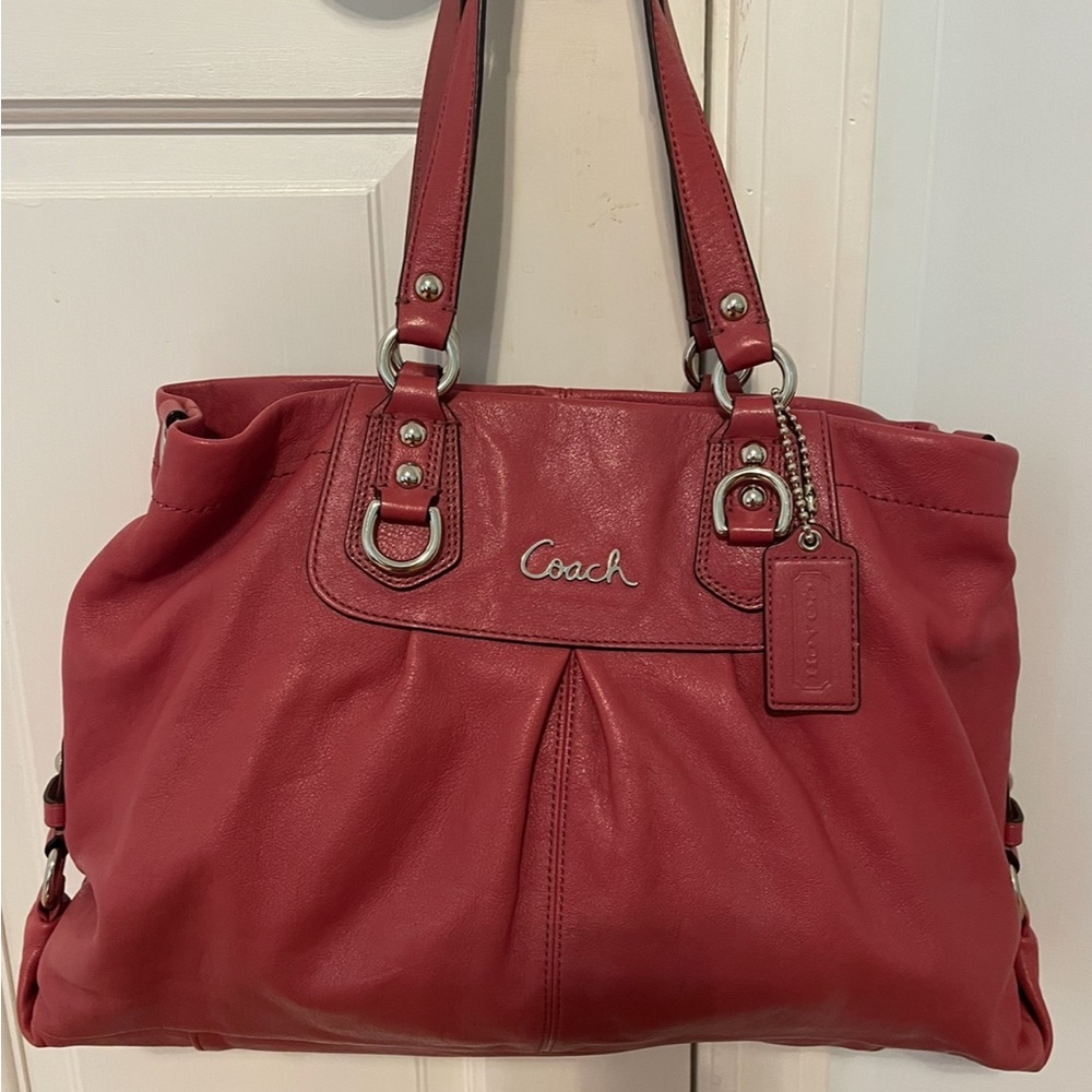 Women’s genuine Coach leather large bag.